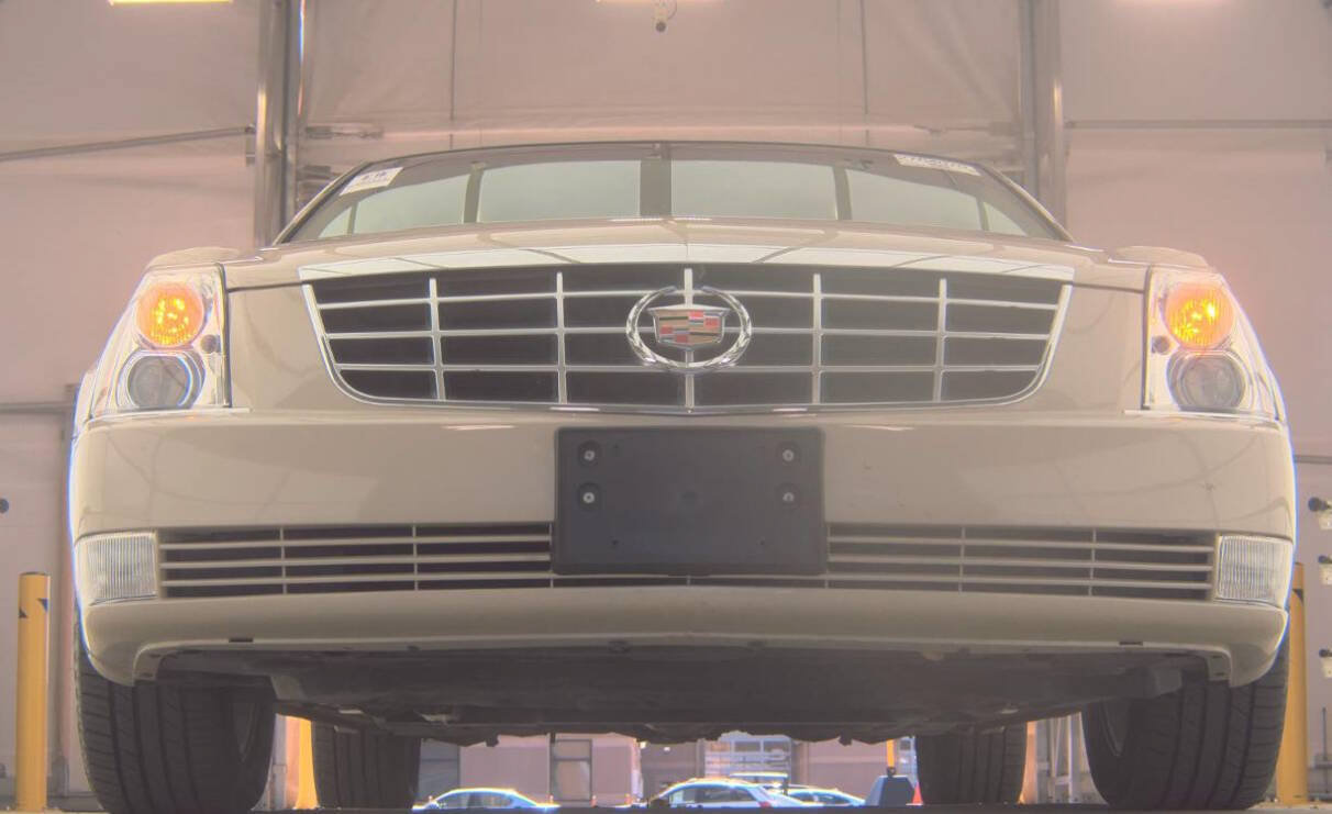 Used 2011 Cadillac DTS FWD image 23