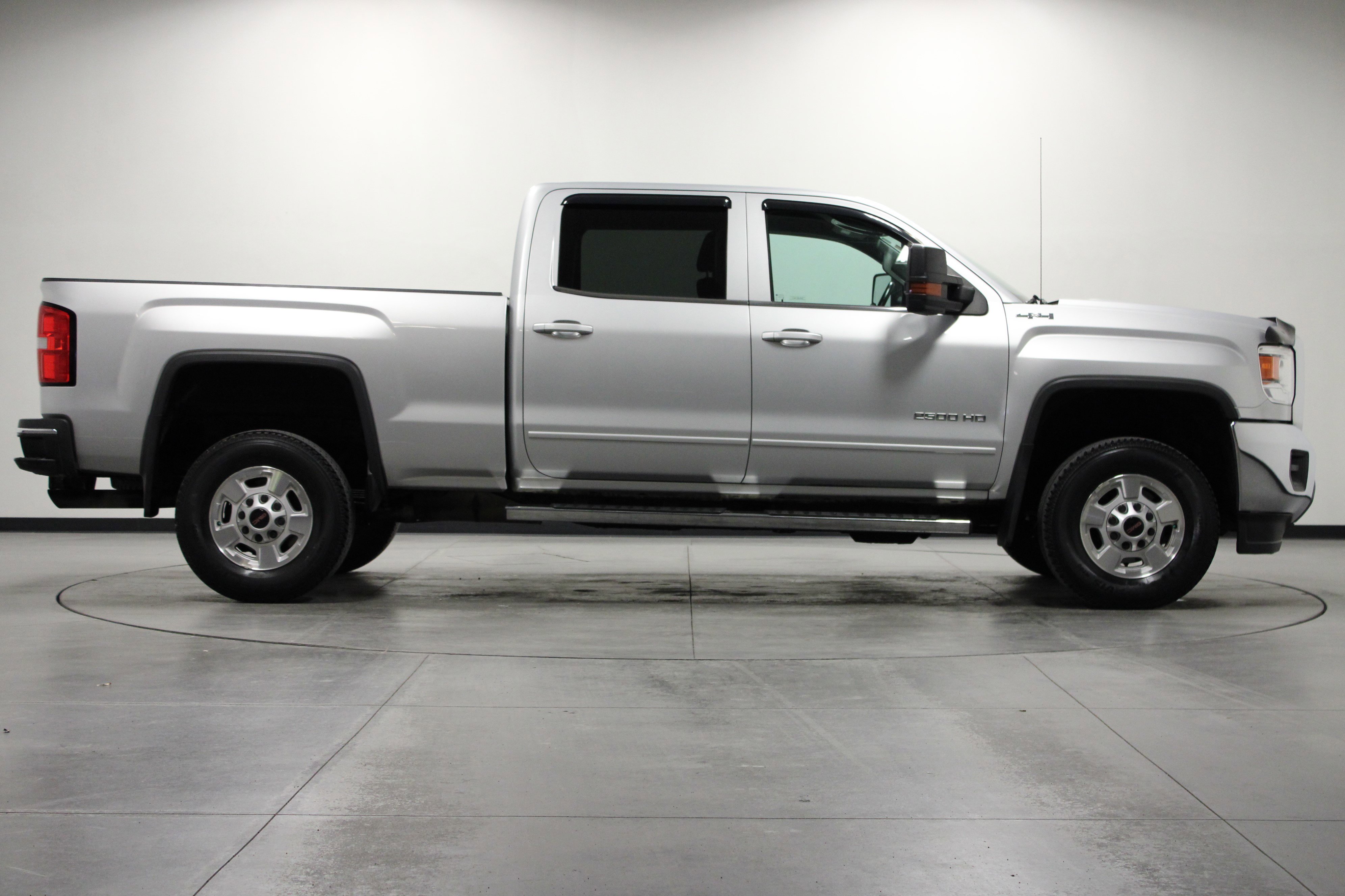 Used 2015 GMC Sierra 2500 SLE image 3