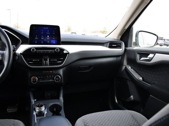 Used 2020 Ford Escape SE image 16