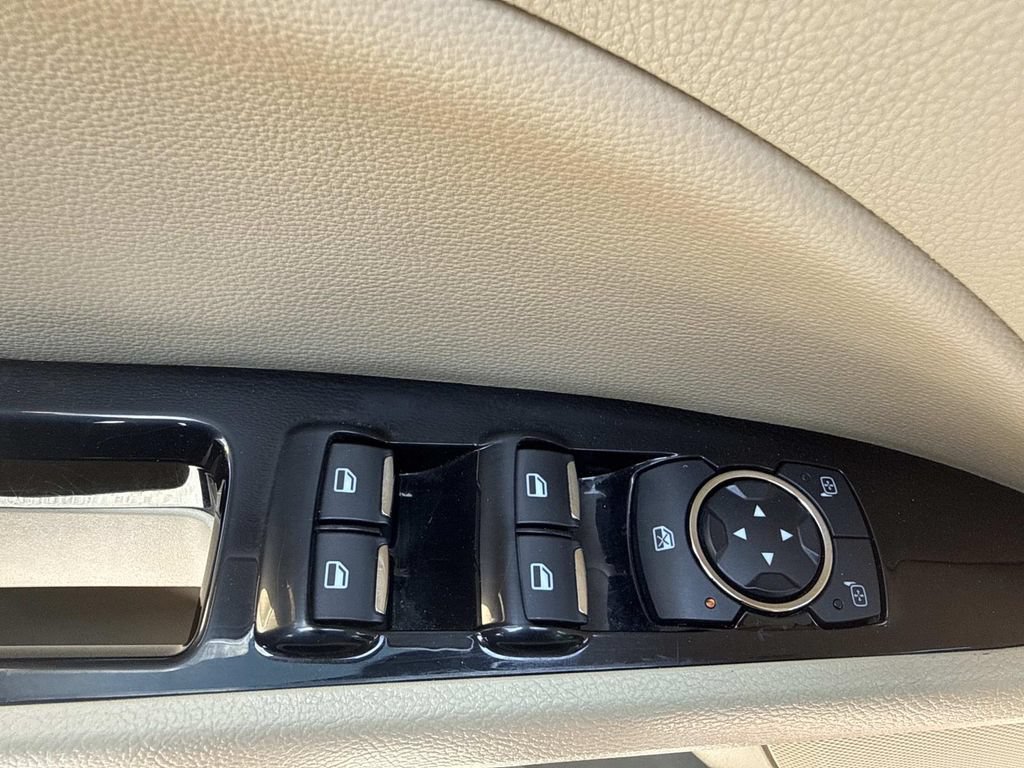 Used 2015 Ford Fusion SE w/ Equipment Group 202A FWD image 19