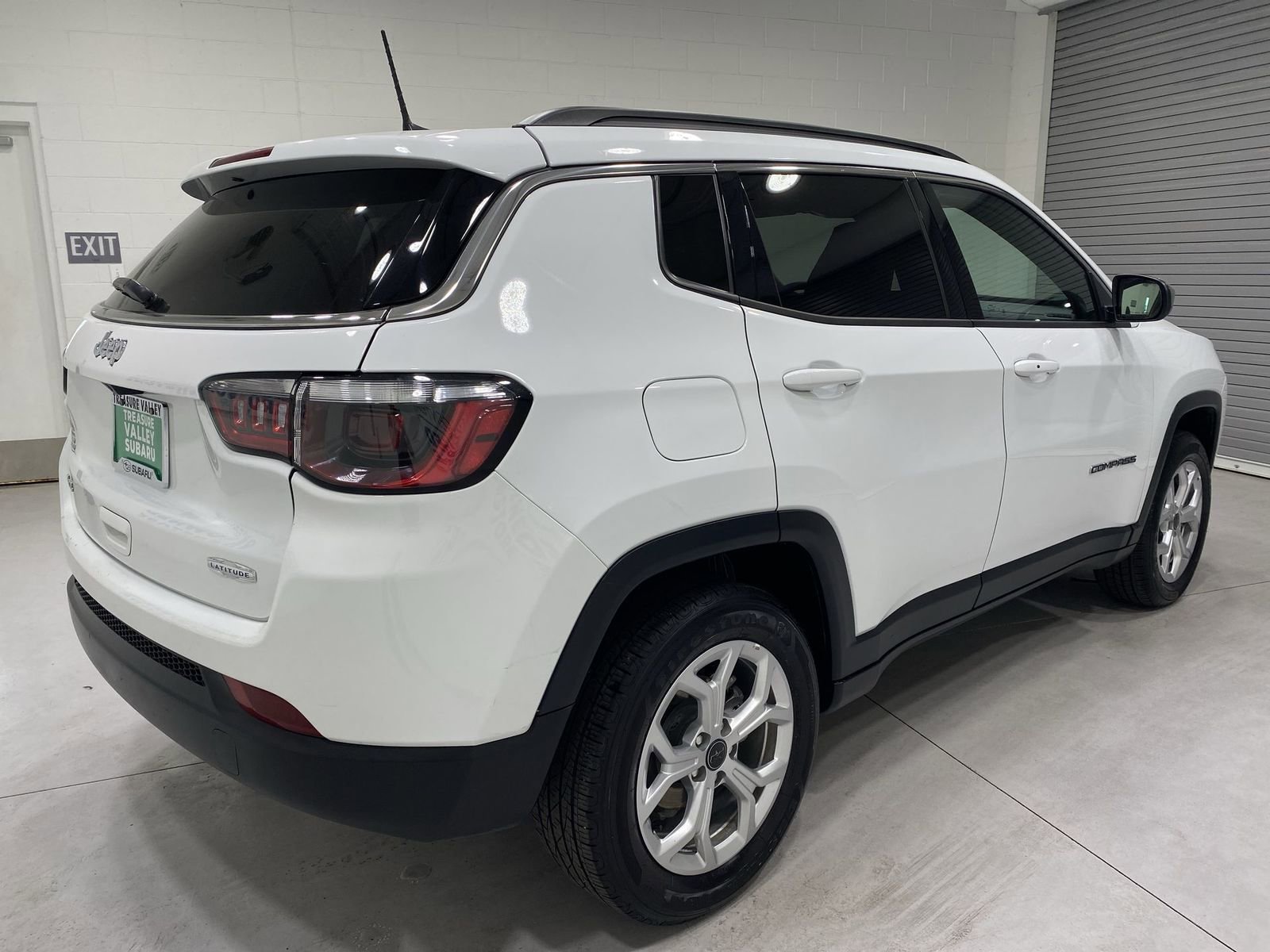 Used 2025 Jeep Compass Latitude image 8