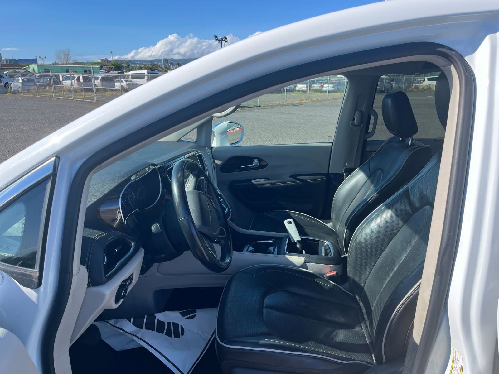 Used 2022 Chrysler Pacifica Limited FWD image 22