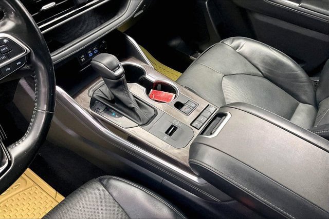 Used 2022 Toyota Highlander Platinum FWD image 17