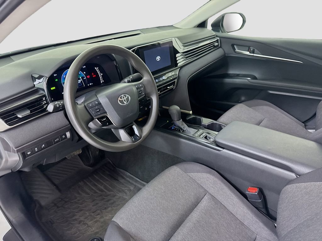 Used 2025 Toyota Camry LE AWD/4WD image 9