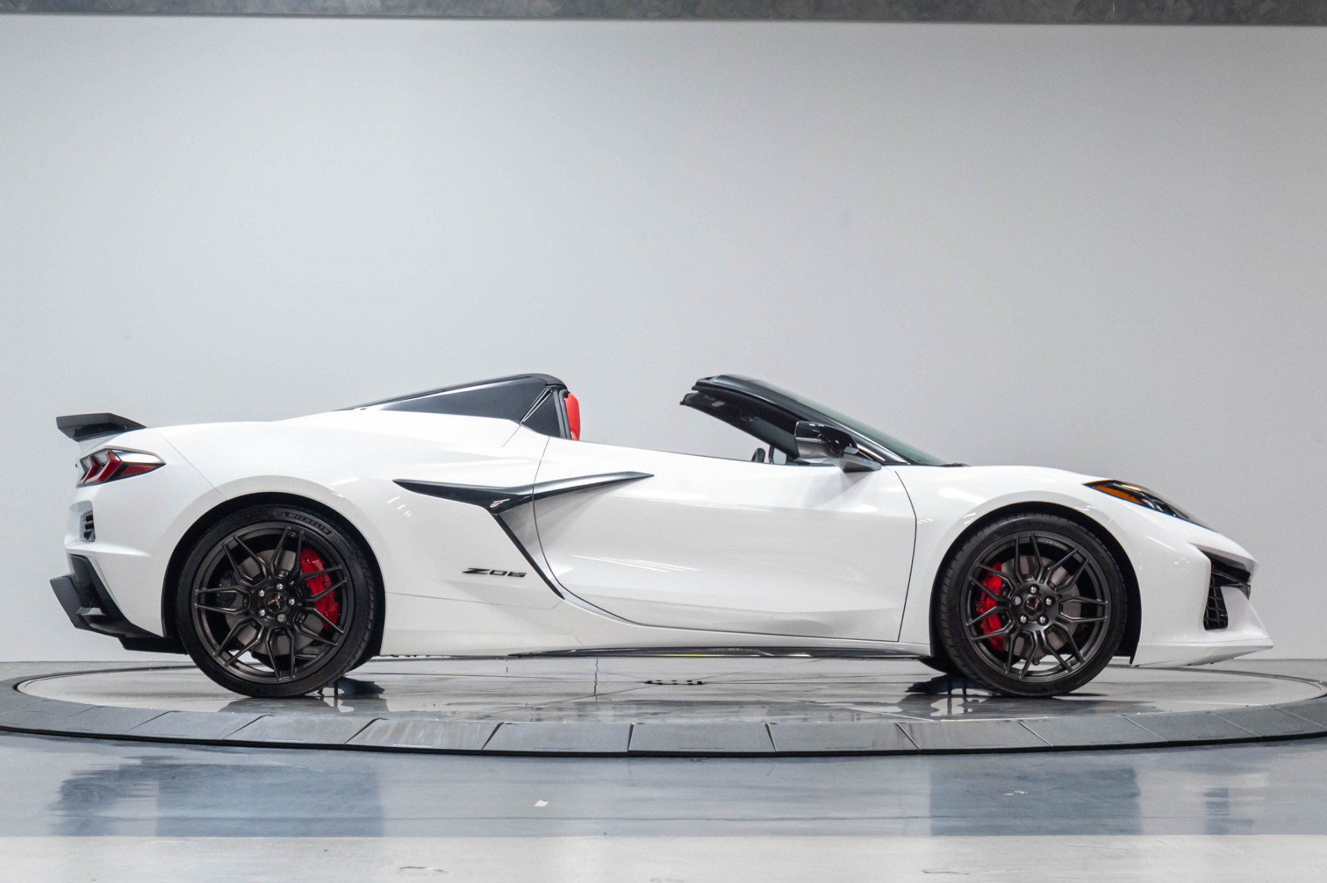 Used 2023 Chevrolet Corvette Z06 RWD image 23