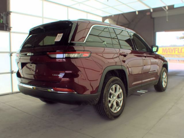 Used 2024 Jeep Grand Cherokee Limited w/ Luxury Tech Group II AWD/4WD image 3
