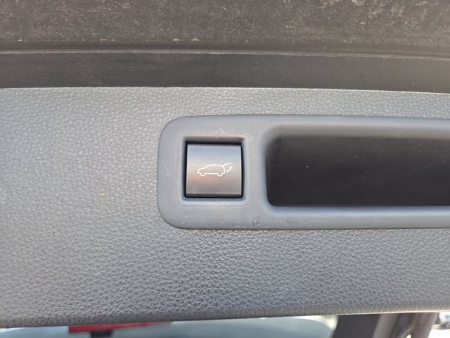 Used 2022 Toyota Highlander XLE AWD/4WD image 19
