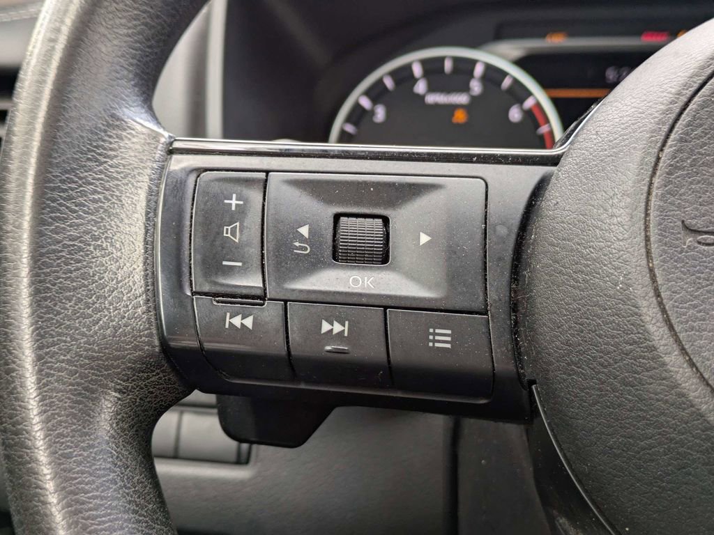 Used 2021 Nissan Rogue SV FWD image 23