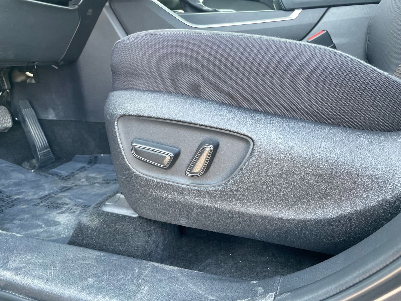 Used 2025 Toyota Highlander LE image 22