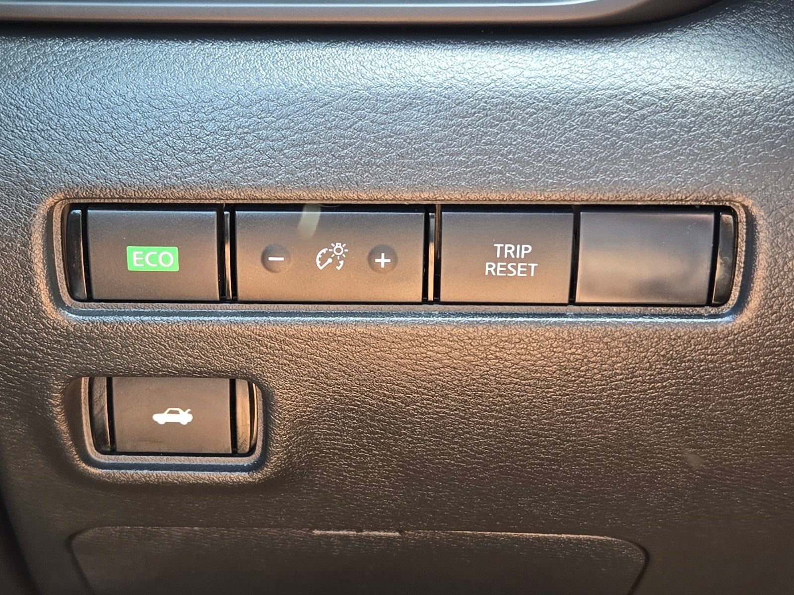 Used 2025 Nissan Sentra S FWD image 32