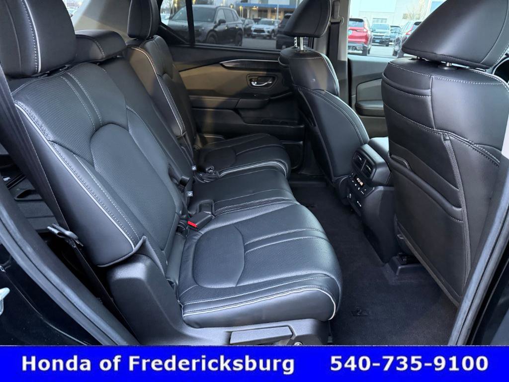 Used 2025 Honda Pilot Elite image 45
