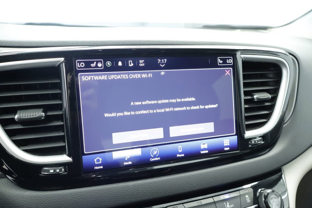 Certified 2023 Chrysler Pacifica Touring-L FWD image 33