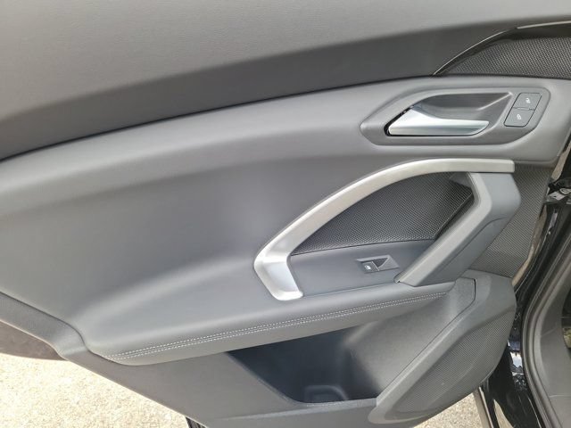 Certified 2025 Audi Q5 Premium w/ Convenience Package AWD/4WD image 12