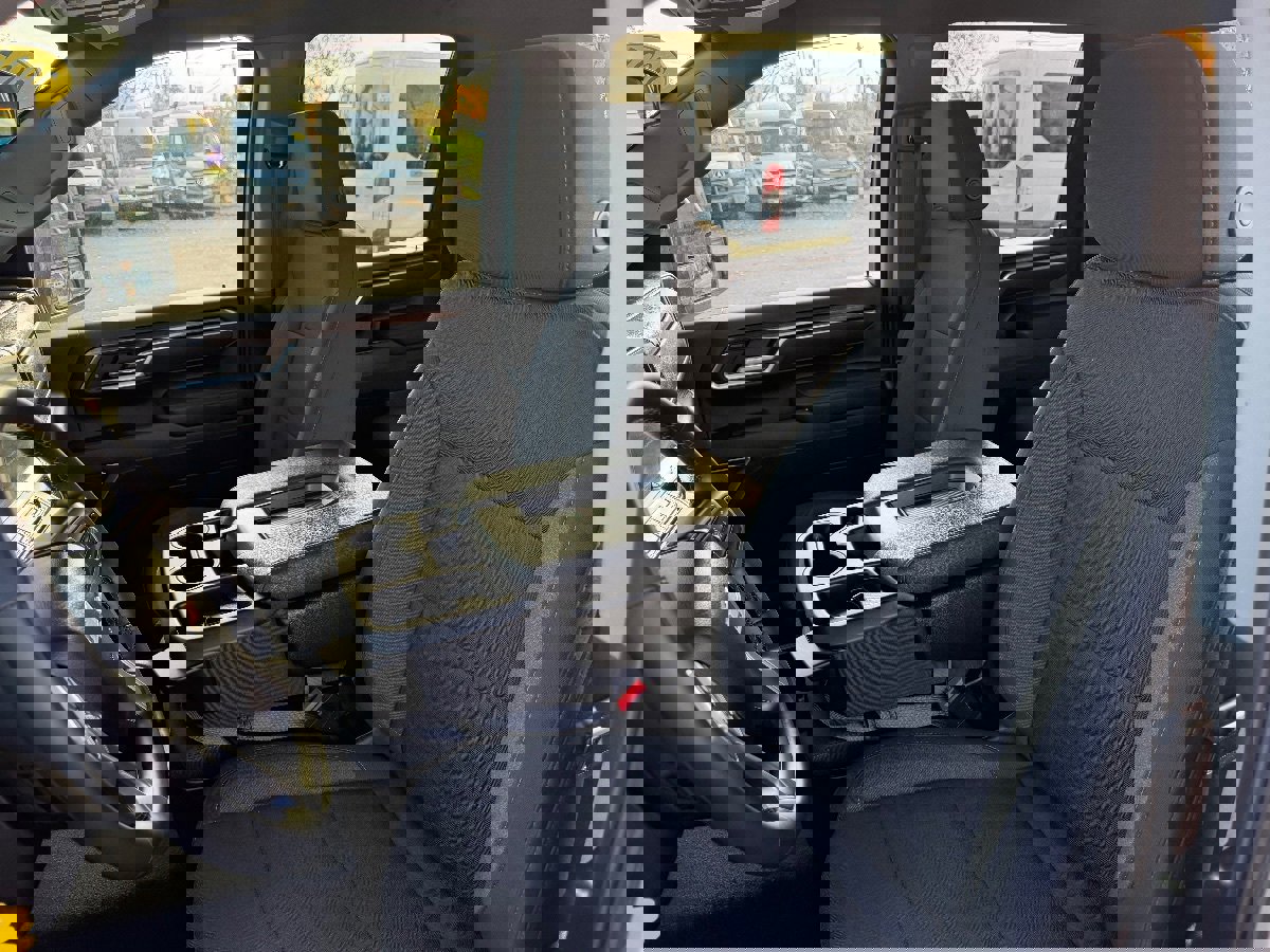 Used 2025 Chevrolet Silverado 2500 LT w/ Convenience Package image 18