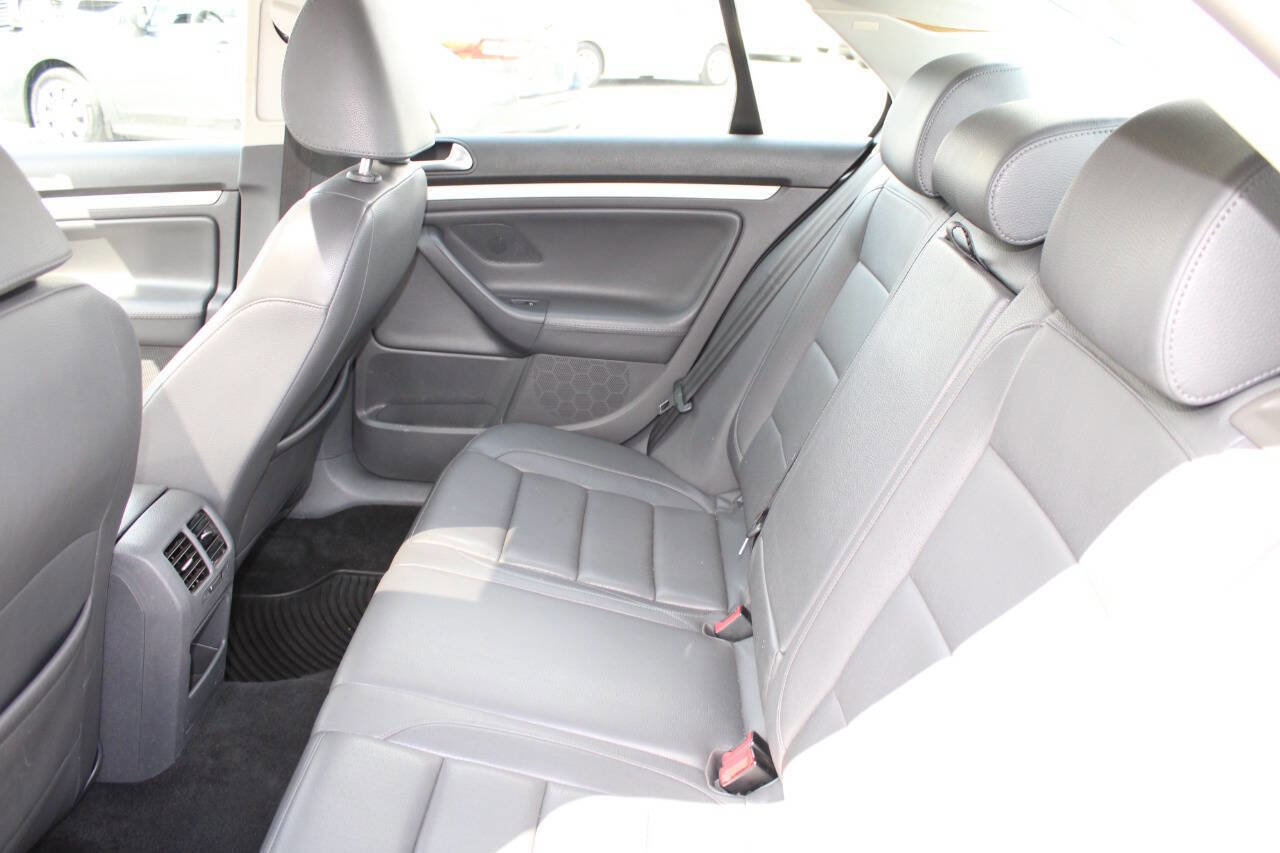 Used 2009 Volkswagen Jetta SE FWD image 18