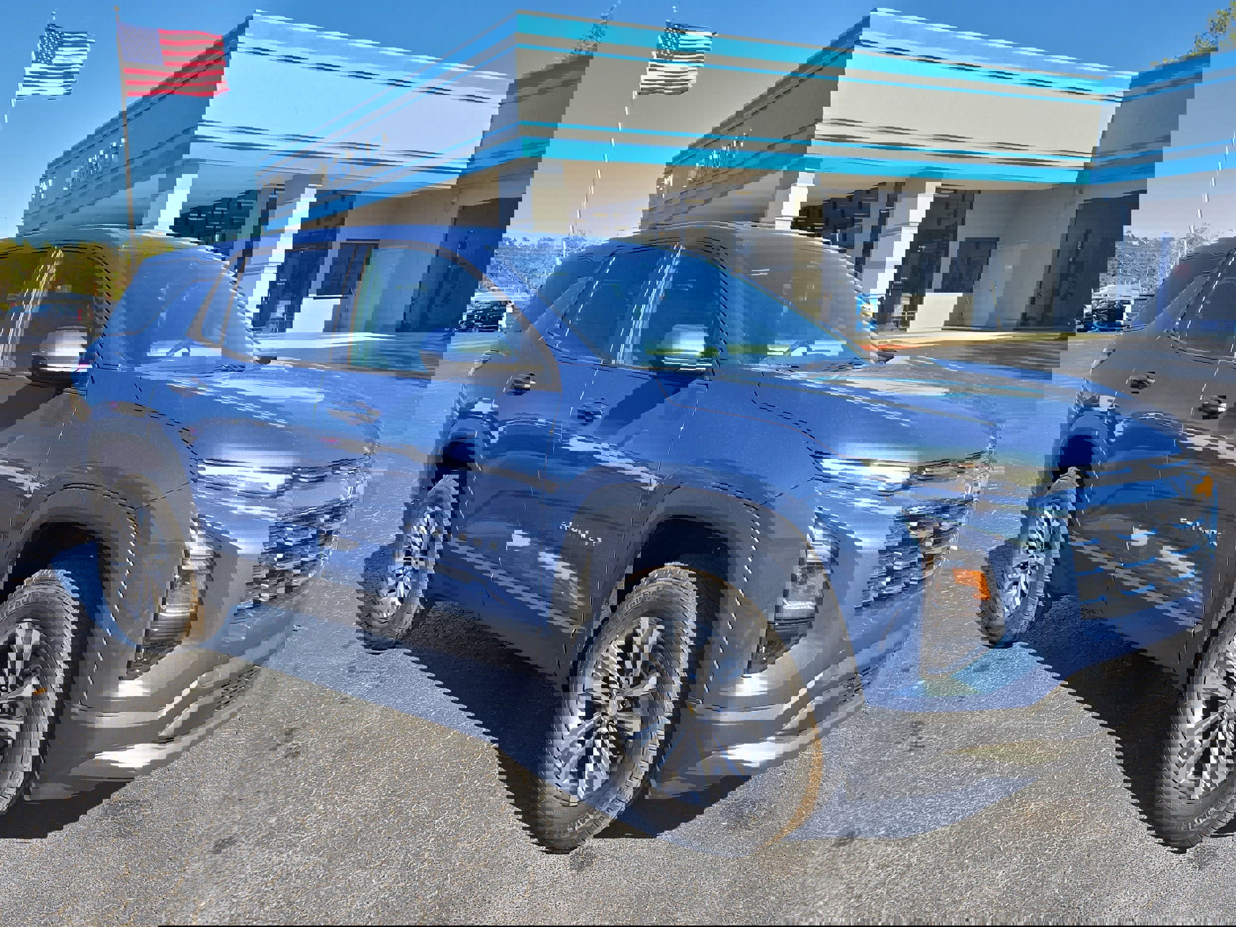 New 2026 Chevrolet Equinox LT w/ Convenience Package II image 2