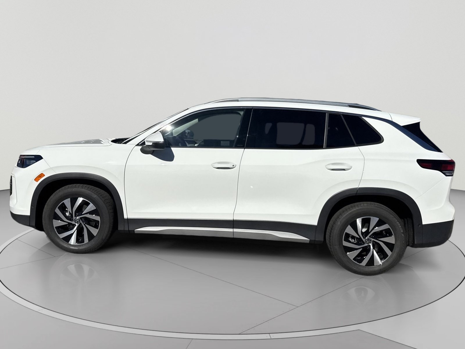 New 2026 Volkswagen Tiguan S FWD image 3
