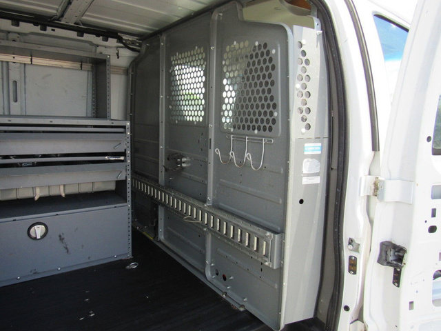 Used 2015 Chevrolet Express 2500 RWD image 17