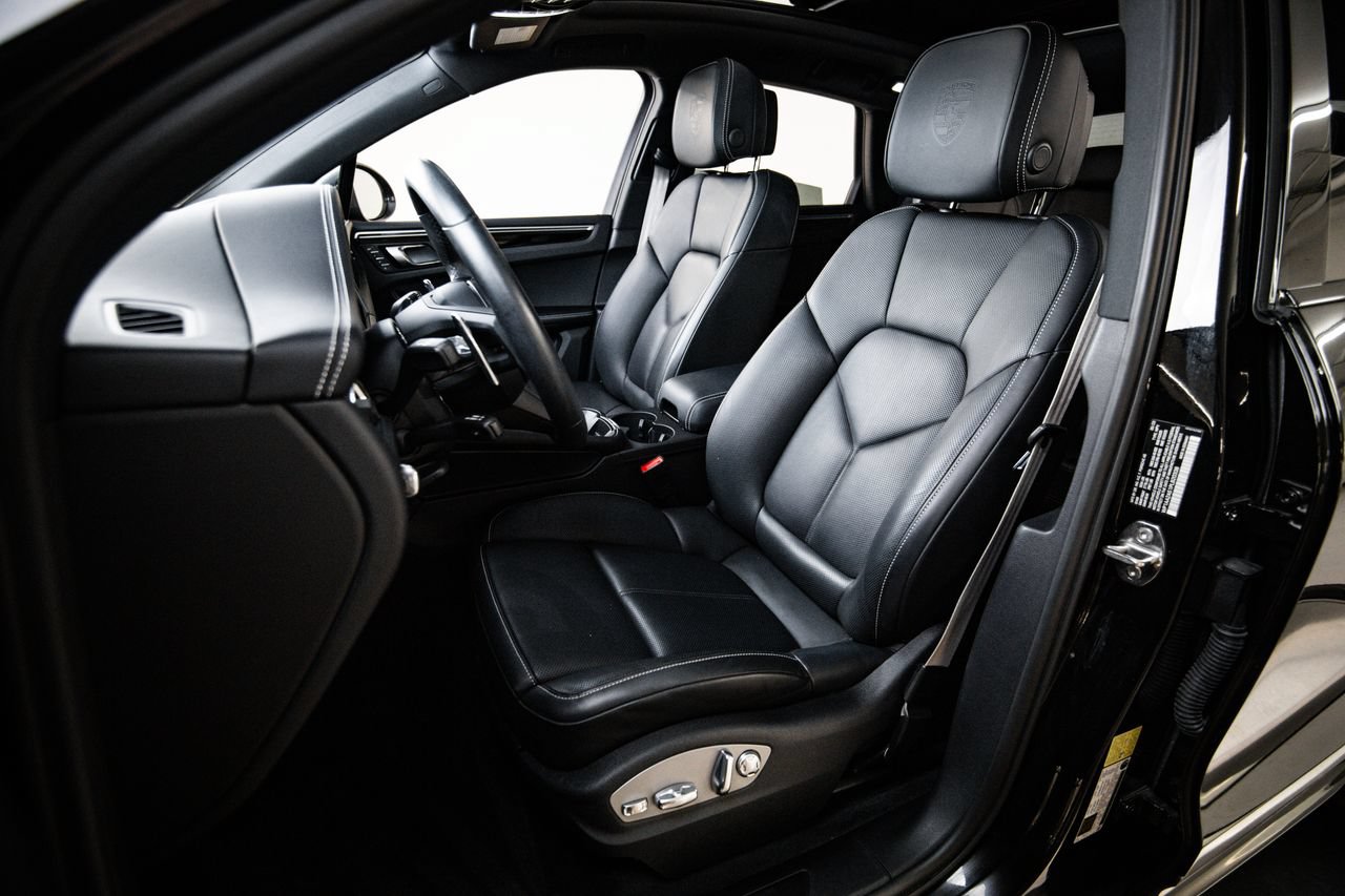 Certified 2023 Porsche Macan Turbo AWD/4WD image 5