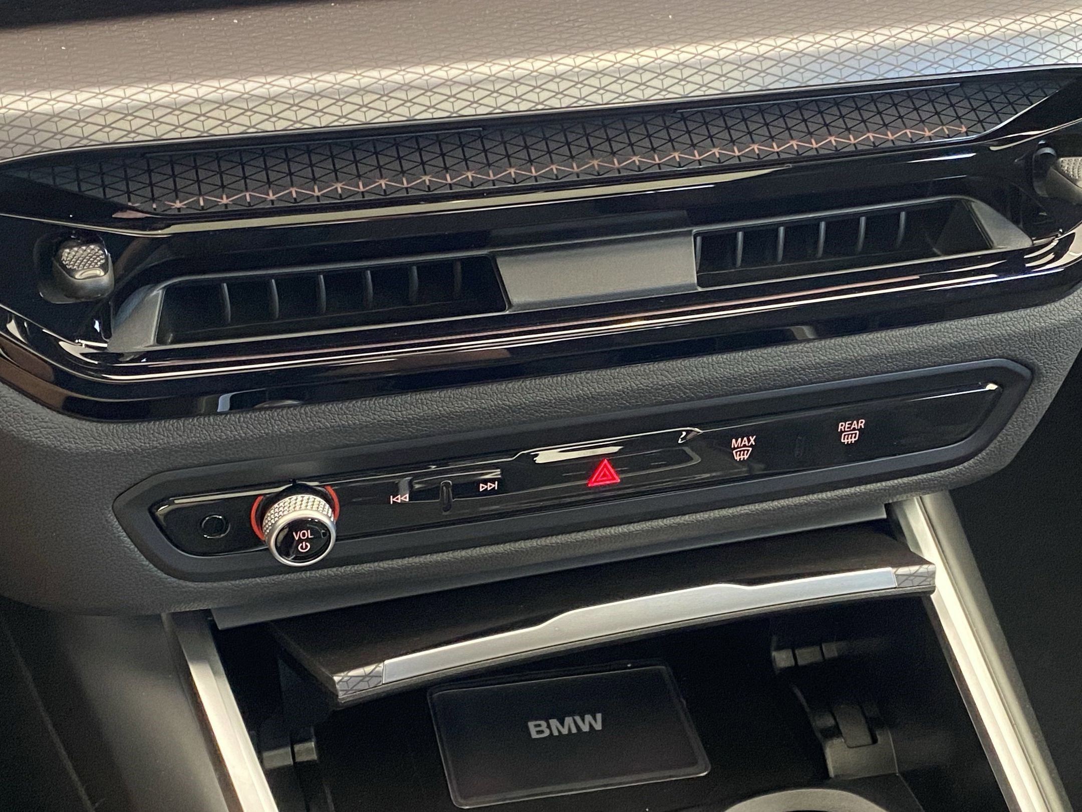 Used 2025 BMW 330i xDrive Sedan w/ Convenience Package image 25