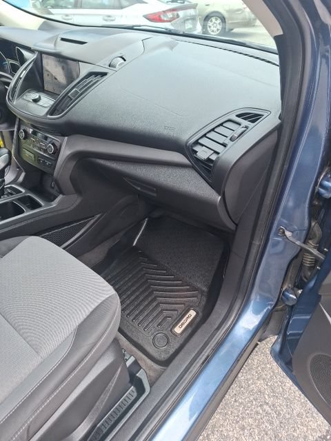 Used 2018 Ford Escape SE w/ SE Sync 3 Package AWD/4WD image 19
