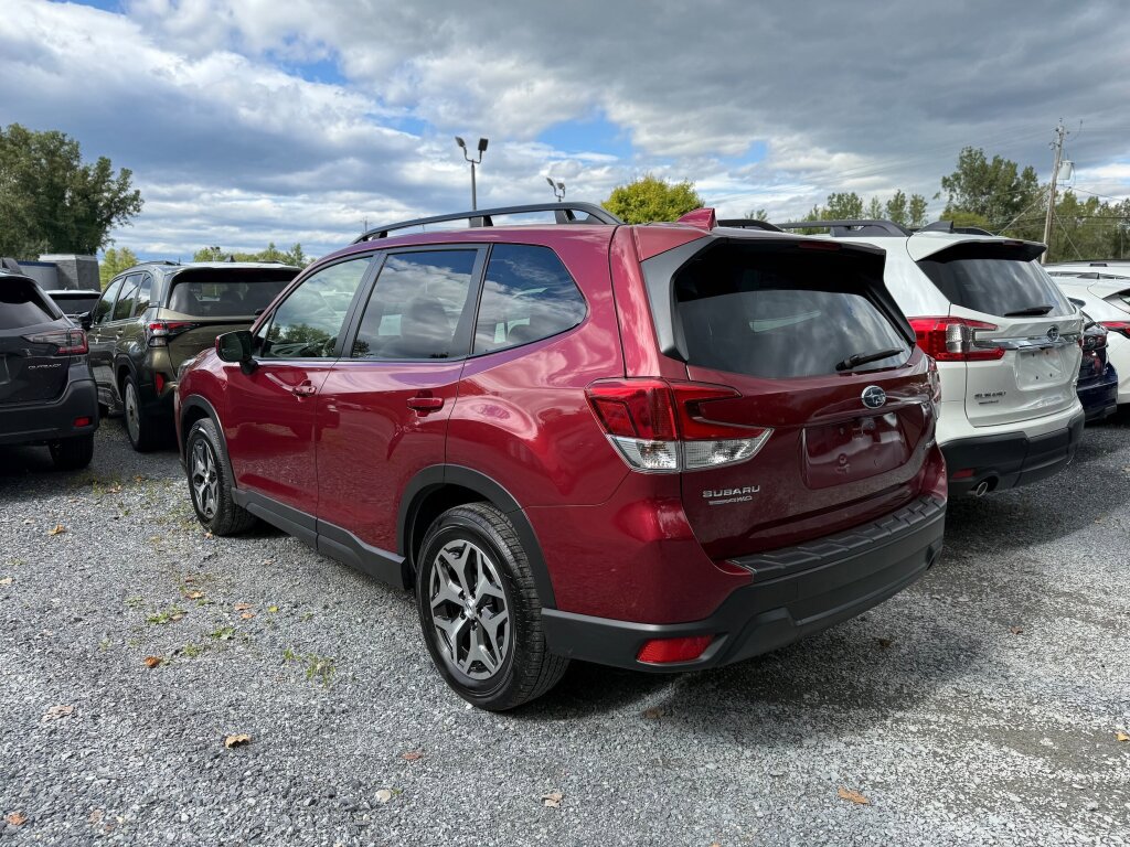 Used 2023 Subaru Forester Premium image 5