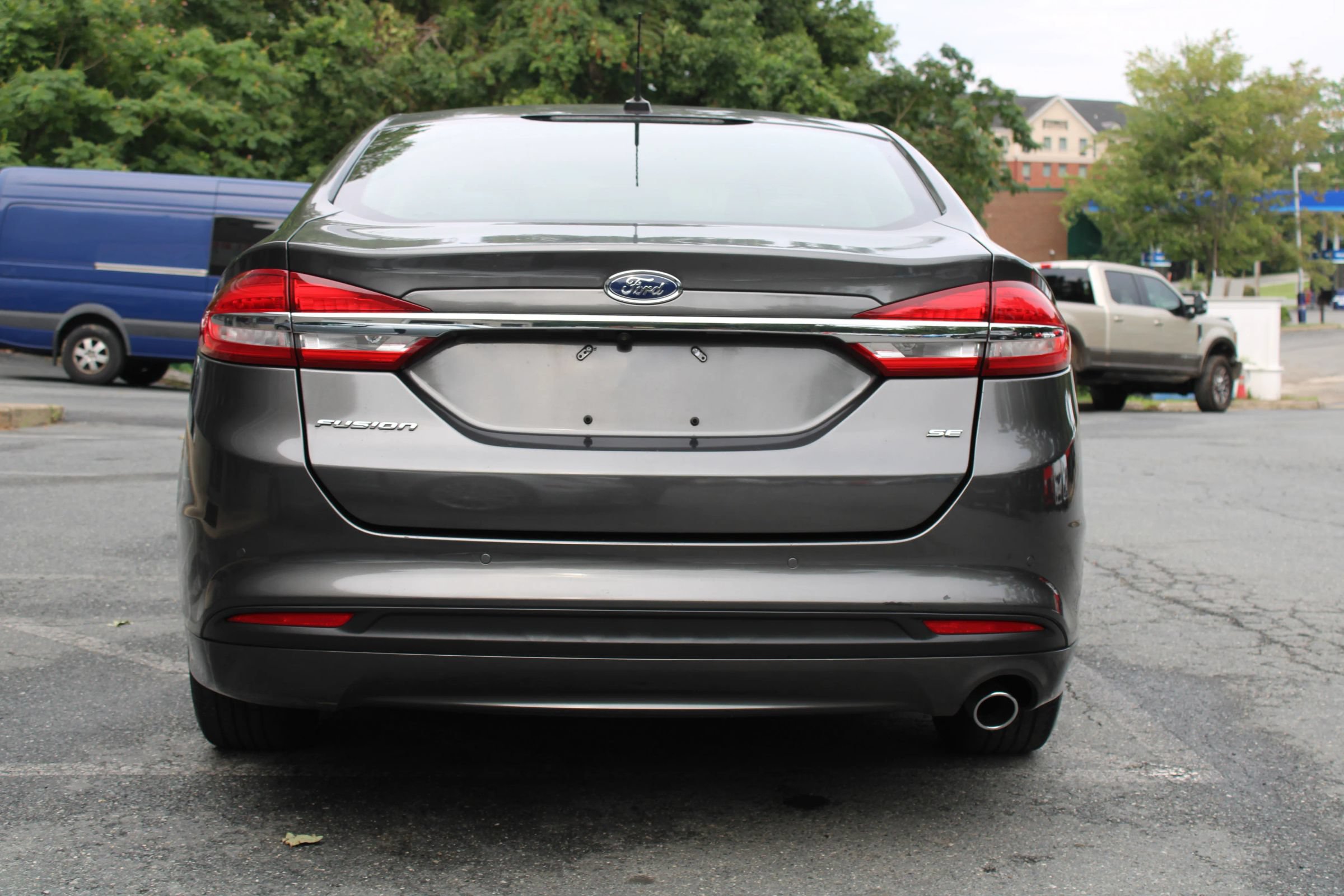 Used 2017 Ford Fusion SE w/ Fusion SE Technology Package FWD image 5