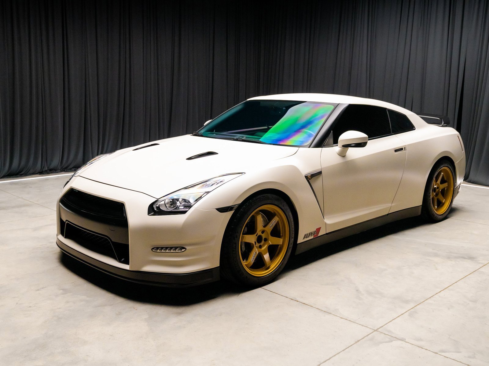 Used 2015 Nissan GT-R Premium image 18