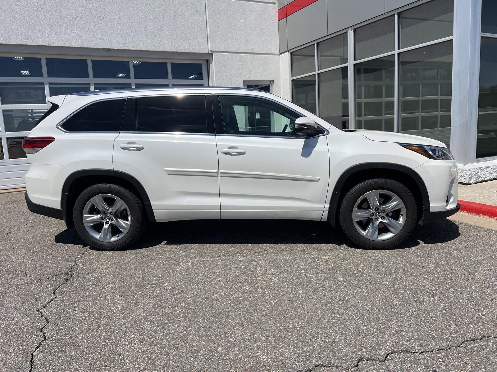 Used 2017 Toyota Highlander Limited AWD/4WD image 17