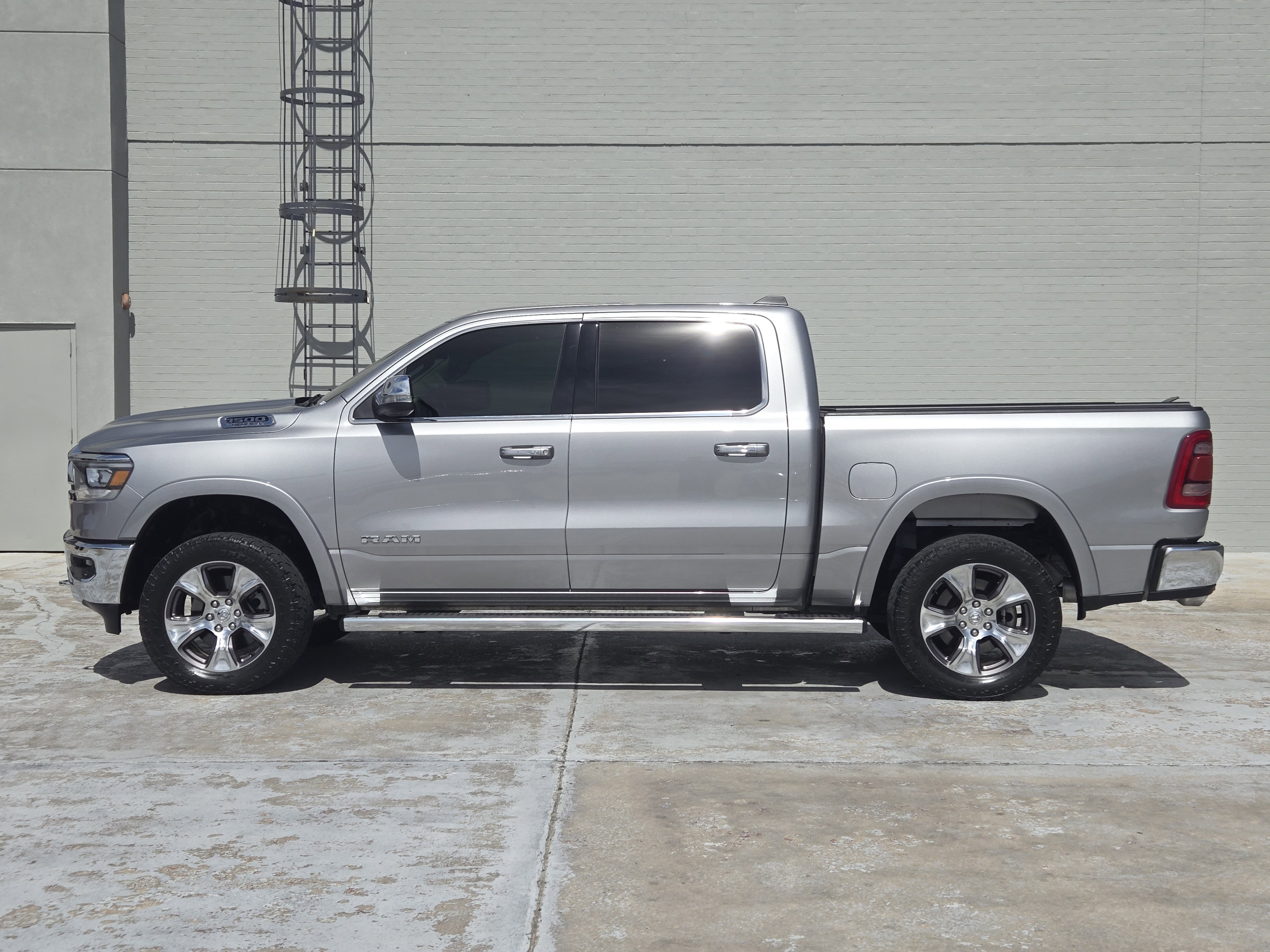 Used 2020 RAM 1500 Laramie AWD/4WD image 5