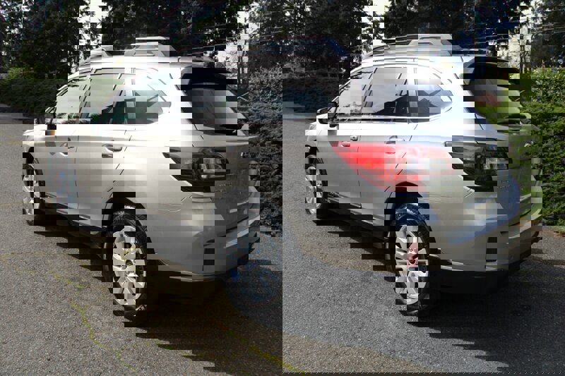 Used 2015 Subaru Outback 2.5i Premium image 4