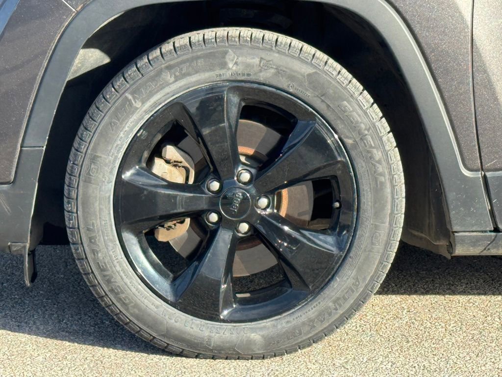 Used 2019 Jeep Cherokee Altitude image 31