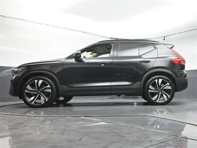 Used 2025 Volvo XC40 B5 Ultra image 37