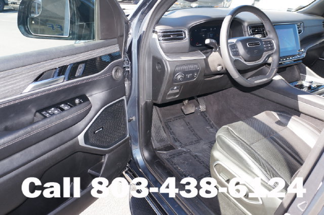 Used 2024 Jeep Wagoneer L Series II RWD image 4