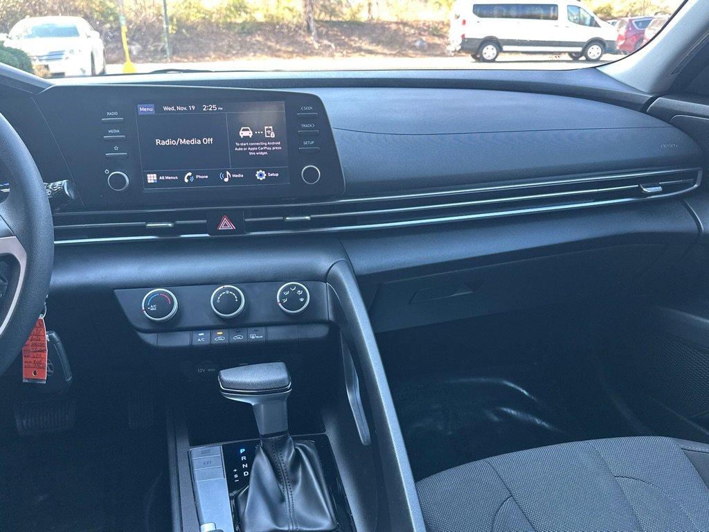Used 2024 Hyundai Elantra SE image 33