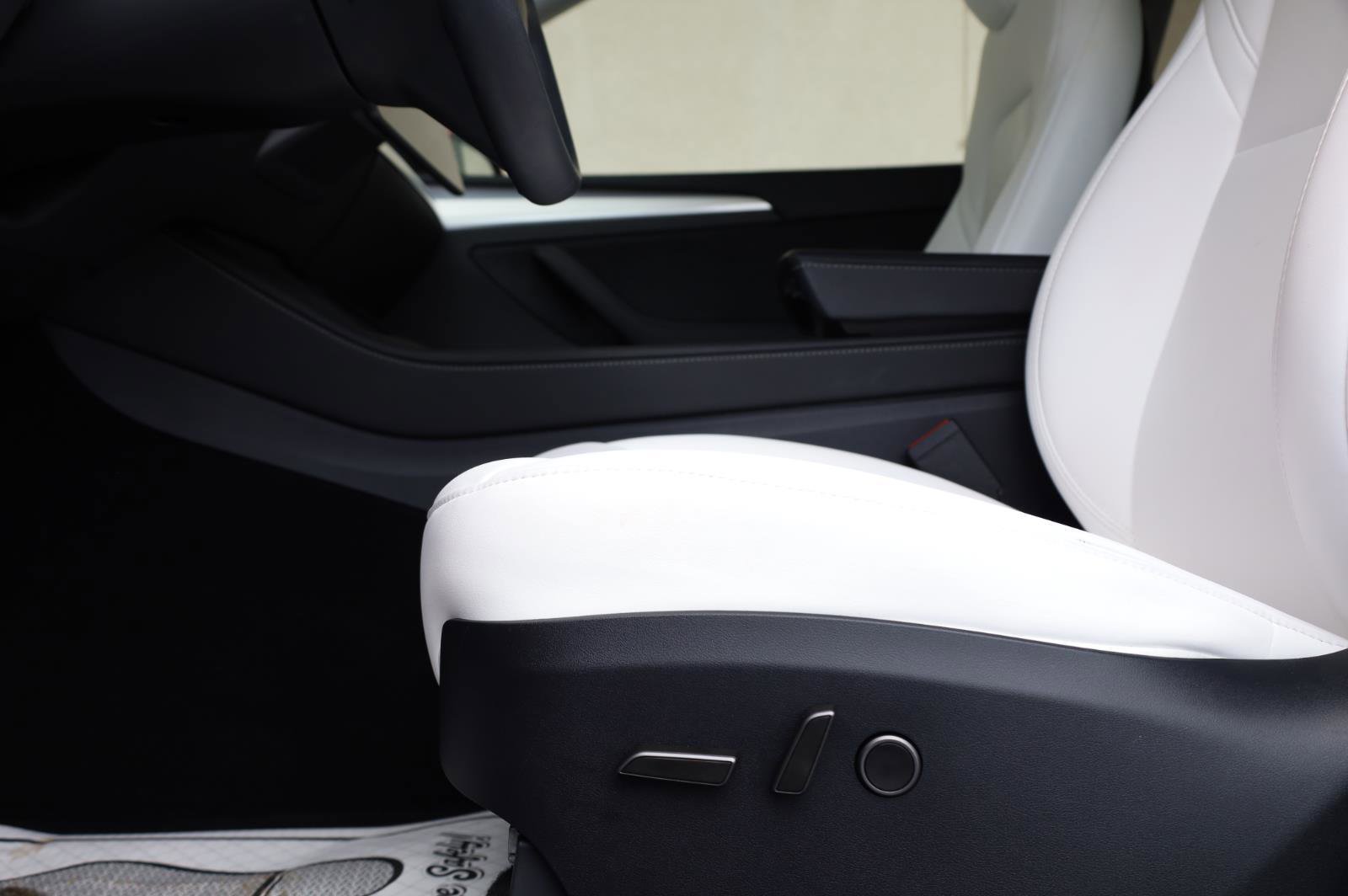 Used 2024 Tesla Model Y Long Range RWD image 16