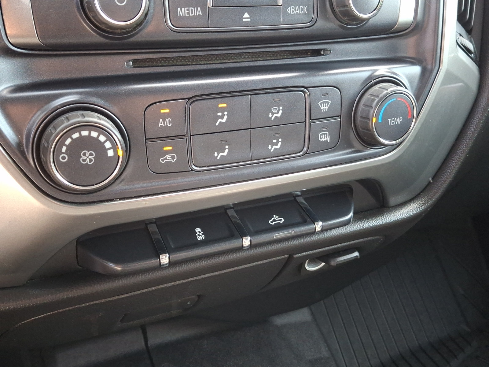 Used 2018 Chevrolet Silverado 1500 LT AWD/4WD image 16