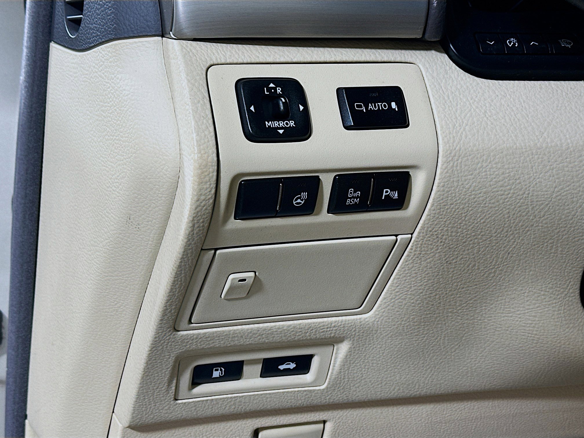 Used 2015 Lexus LS 460 AWD w/ Comfort Package image 10