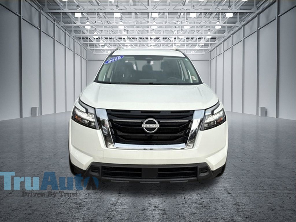 Used 2025 Nissan Pathfinder SV AWD/4WD image 11