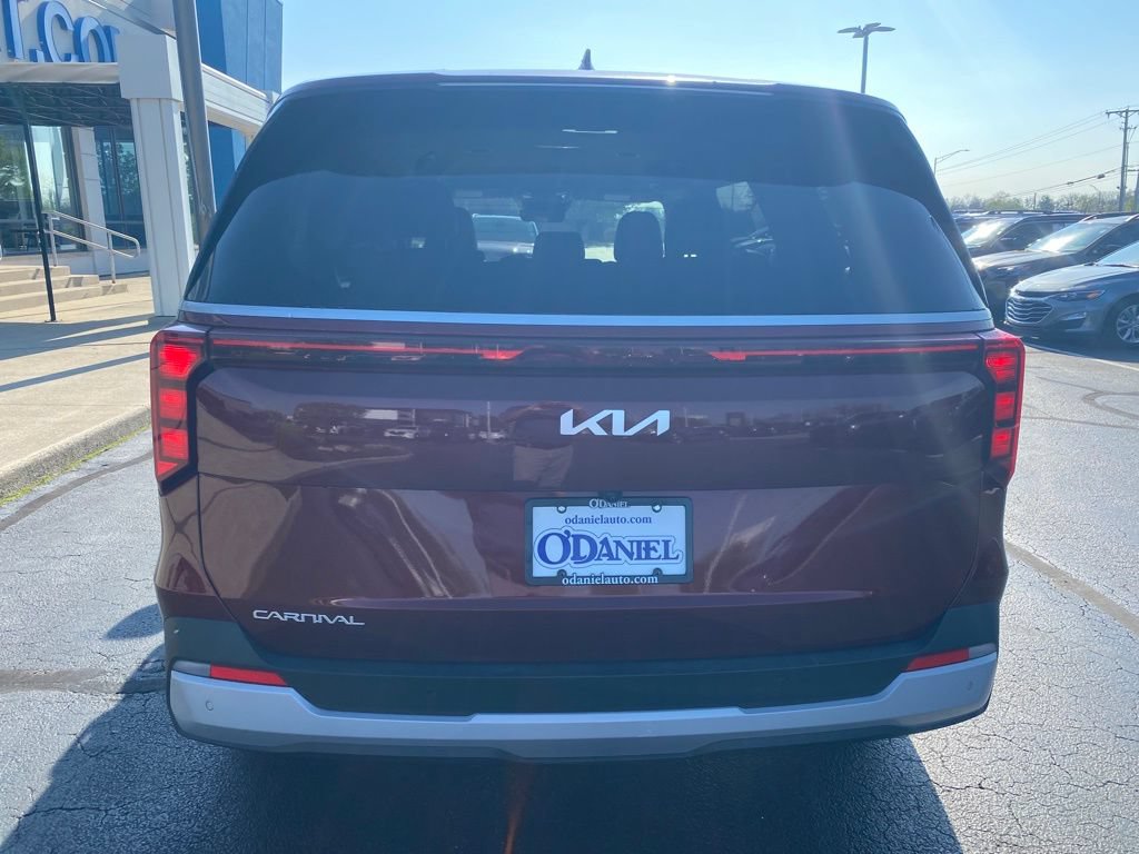 Used 2025 Kia Carnival FWD image 5