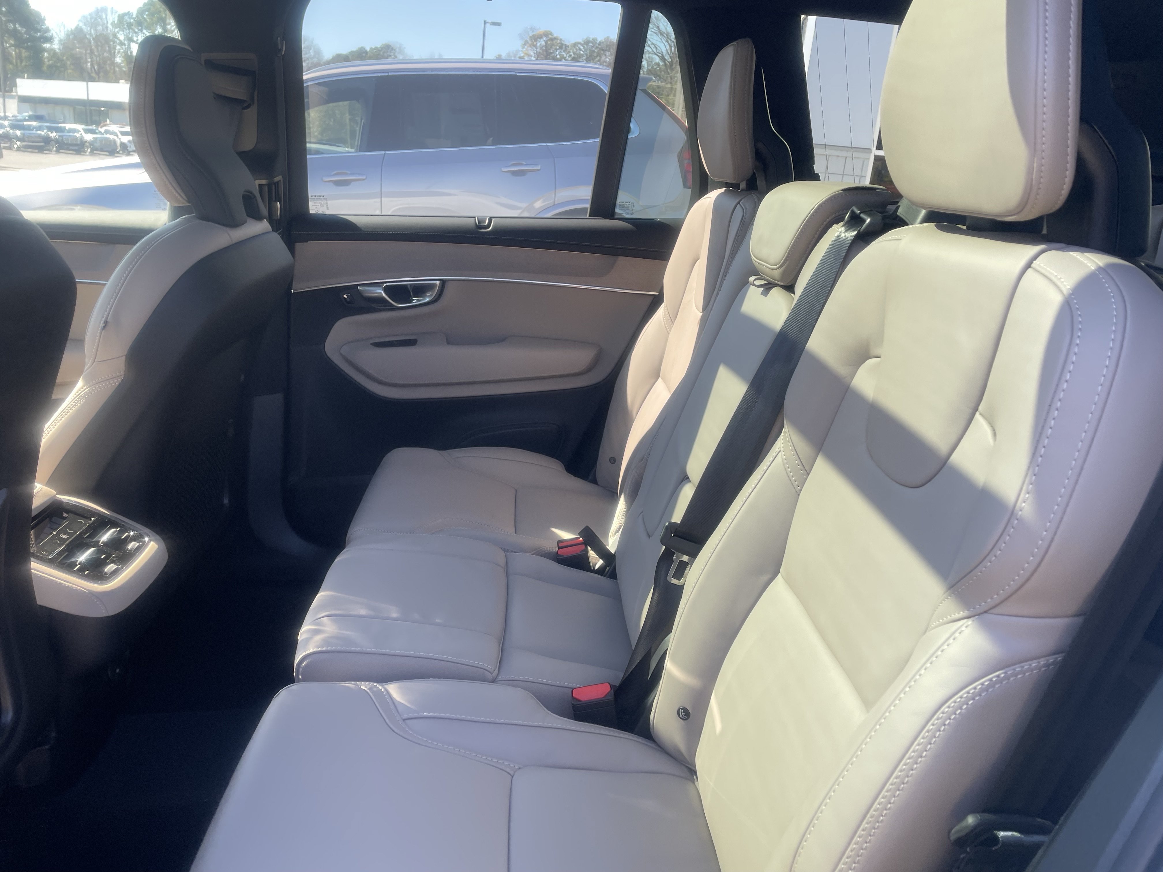 New 2026 Volvo XC90 B6 Ultra w/ Lounge Package AWD/4WD image 12