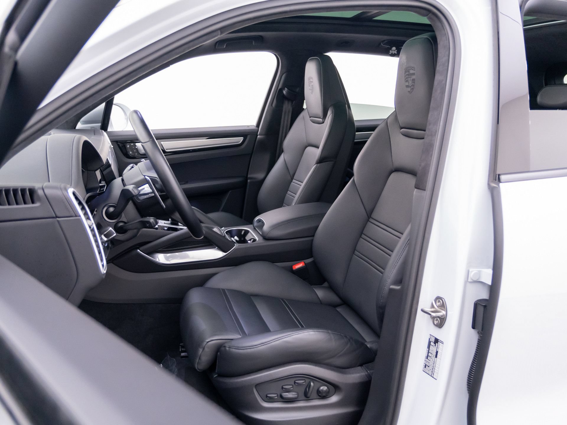 Certified 2023 Porsche Cayenne Turbo AWD/4WD image 4