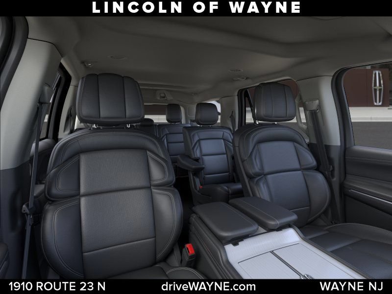 New 2026 Lincoln Navigator Premiere AWD/4WD image 11