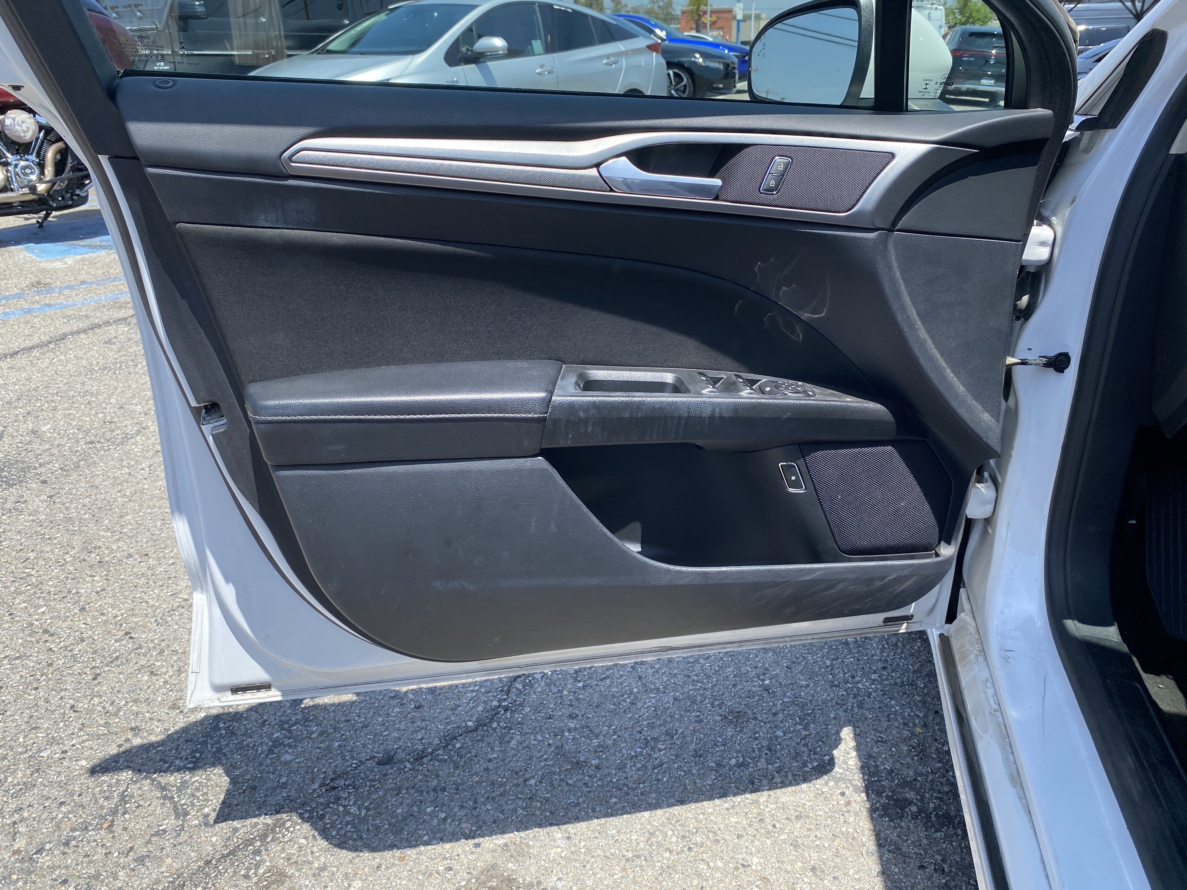 Used 2019 Ford Fusion SE FWD image 16