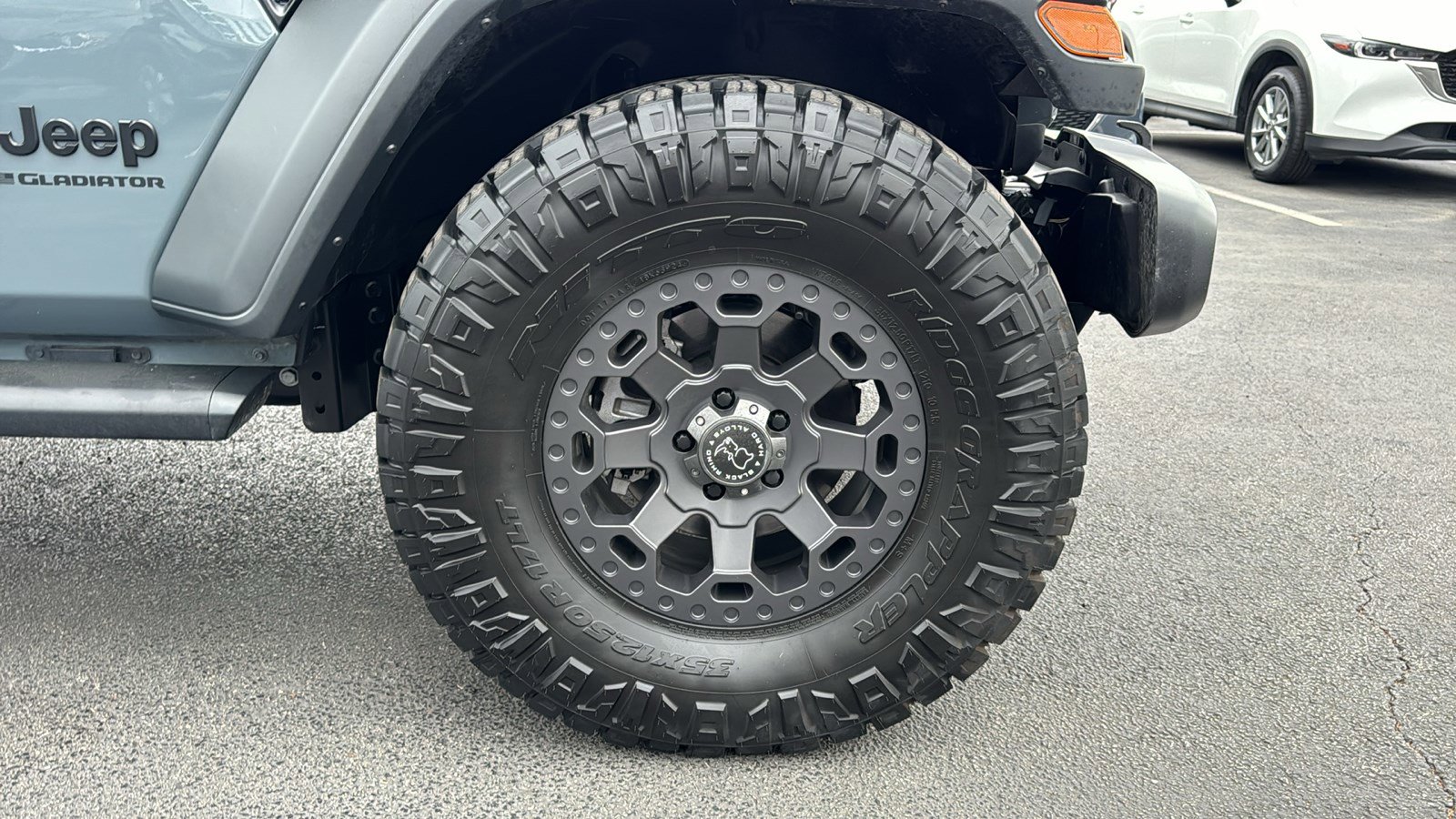 Used 2025 Jeep Gladiator Sport image 10