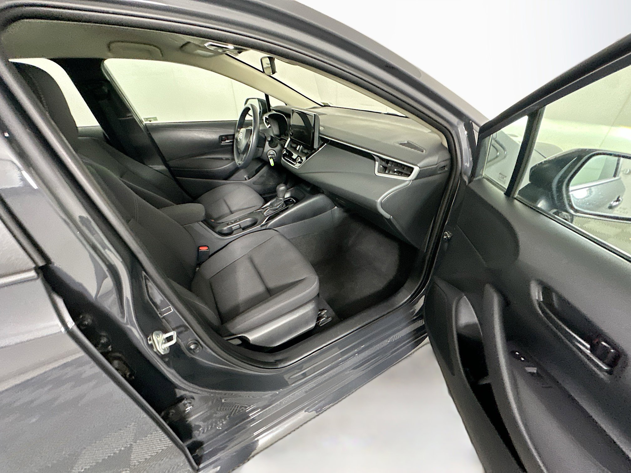 Used 2024 Toyota Corolla LE FWD image 30