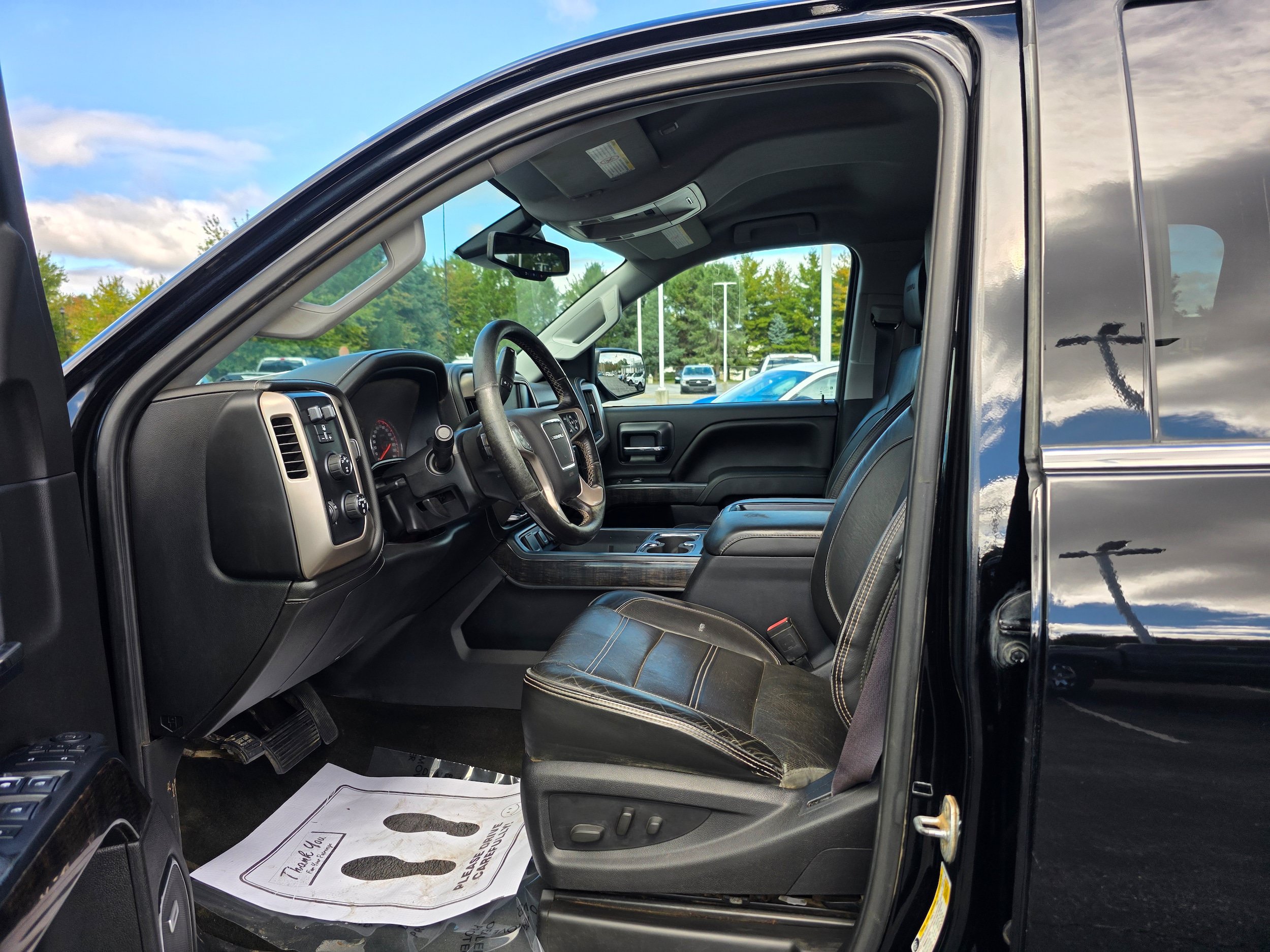 Used 2015 GMC Sierra 2500 Denali w/ Duramax Plus Package AWD/4WD image 21