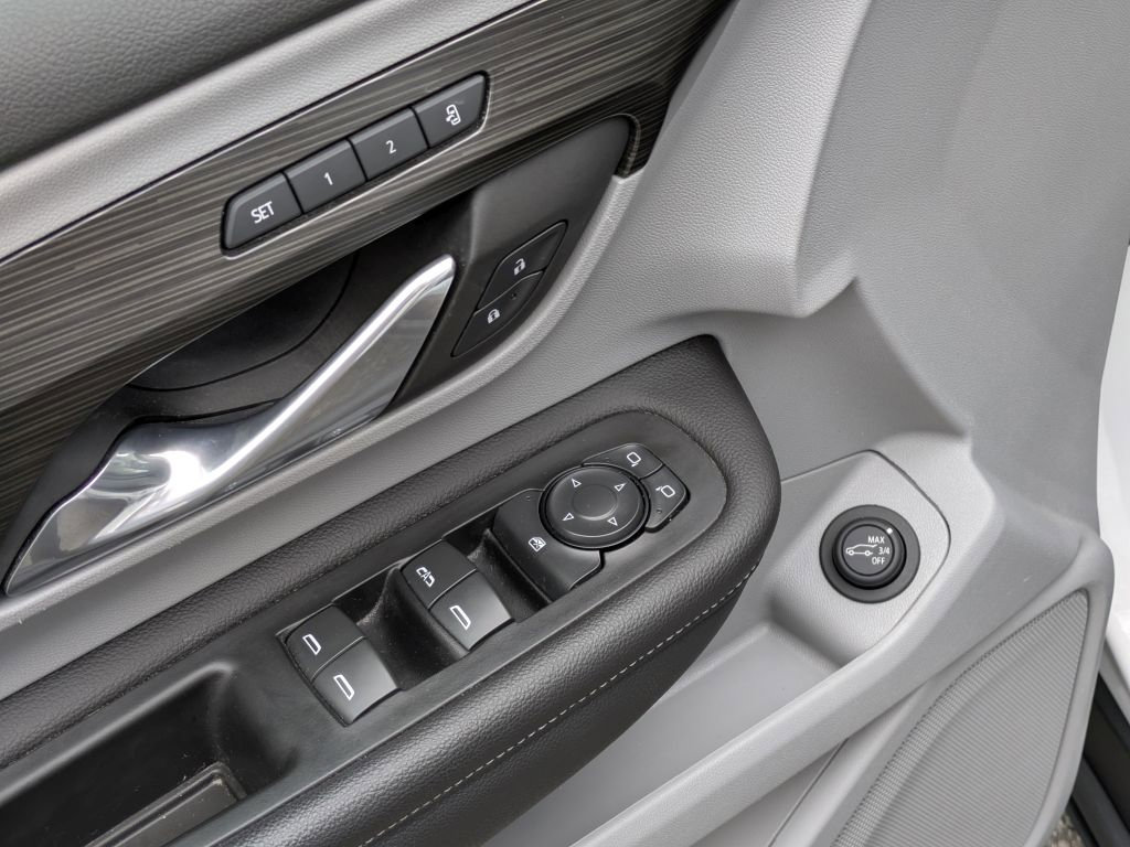 Certified 2022 GMC Terrain SLT w/ LPO, Floor Liner Package AWD/4WD image 10