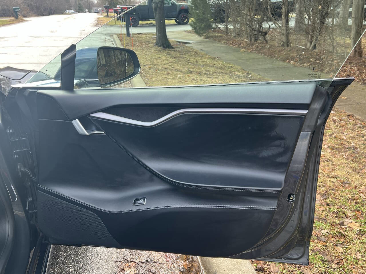 Used 2019 Tesla Model S Performance image 29