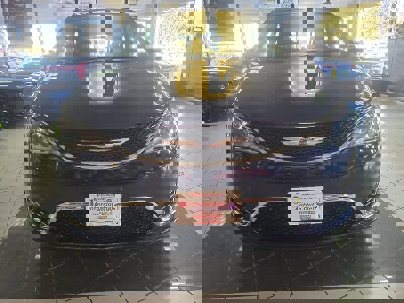 Used 2020 Chrysler Pacifica Touring-L image 2